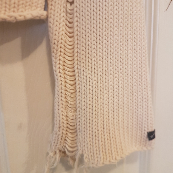 🧥 Maryk & Co. Knit Hoodie - Picture 2 of 11